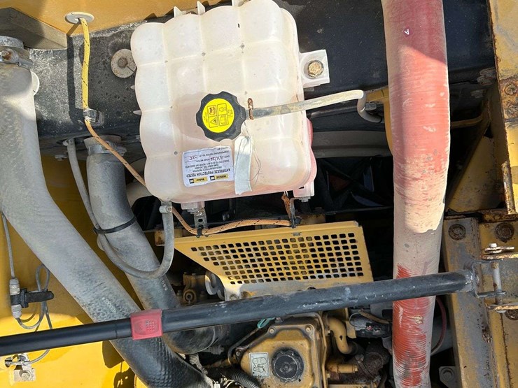 2017-caterpillar-318fl-image-100