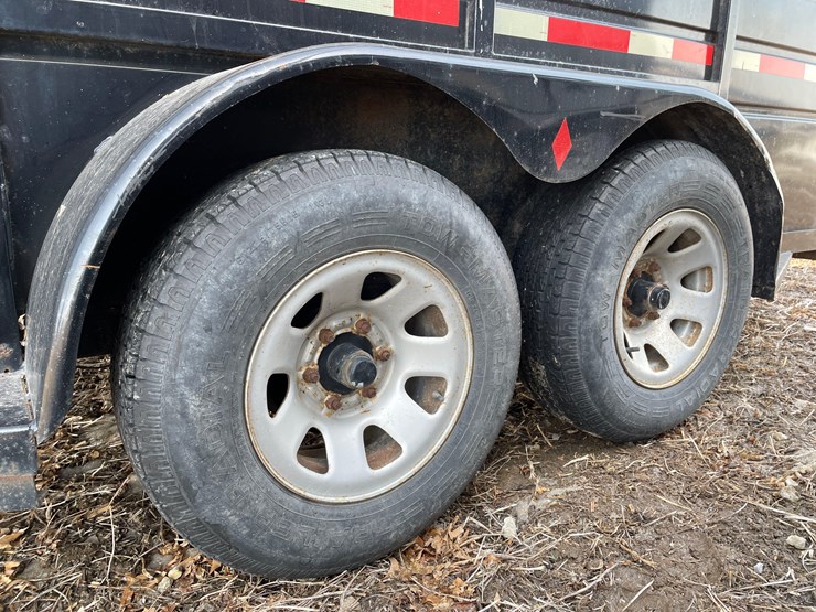 tag-#7,-1996-bison-b26-16'-tandem-livestock-image-6