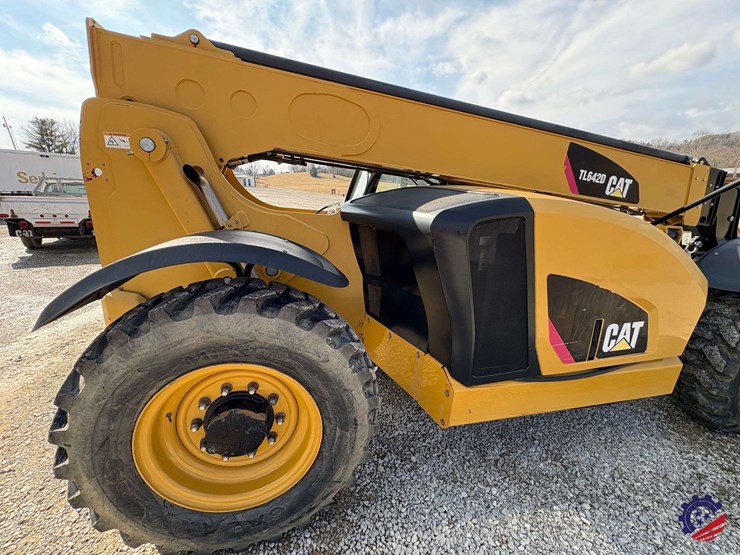 2019-caterpillar-tl642d-image-39