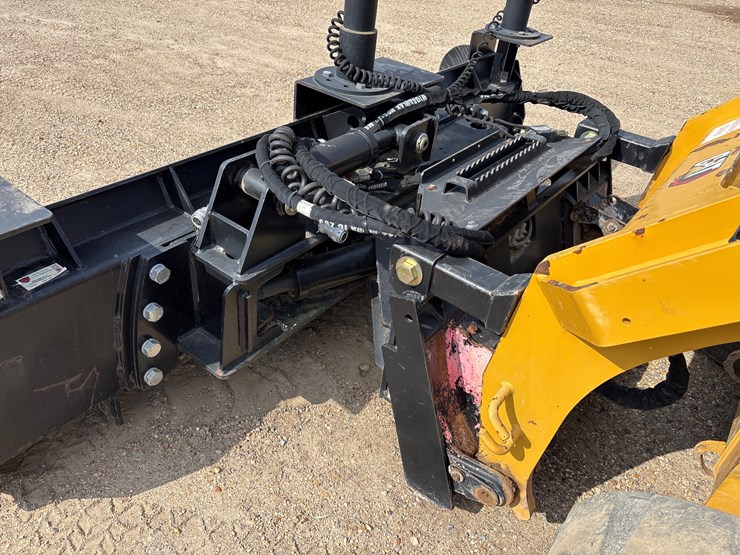 2022-caterpillar-299d3-image-32