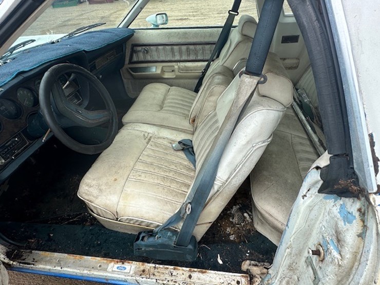 #22600-•-1978-ford-thunderbird-|-for-parts-&-repairs-only-image-22