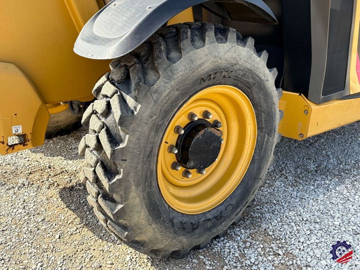 2019-caterpillar-tl642d-image-16