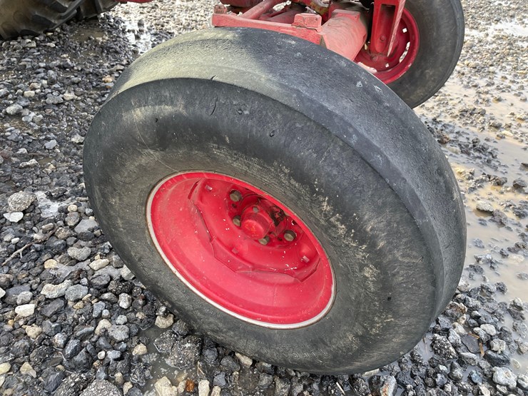 tag-#312,-1981-ih-886-diesel-tractor-image-20