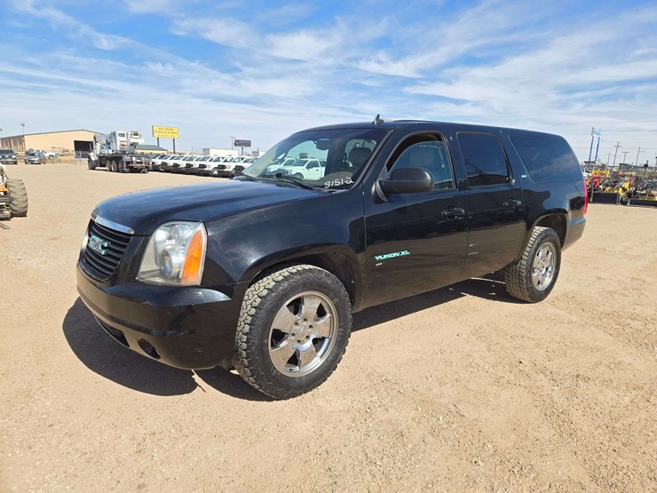 2011-gmc-yukon-xl-image-1