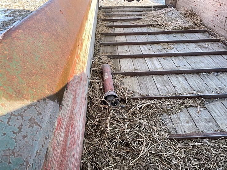 tag-#502,-ni-tandem-axle-manure-spreader-image-15