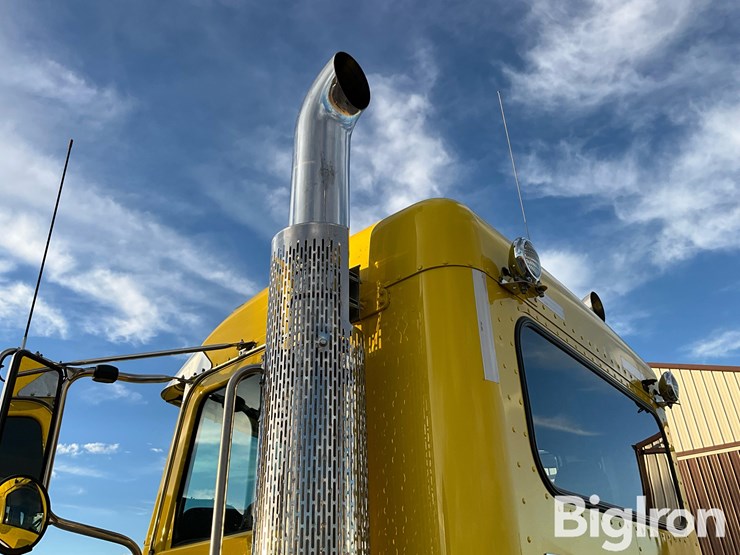 2024-peterbilt-389-image-18