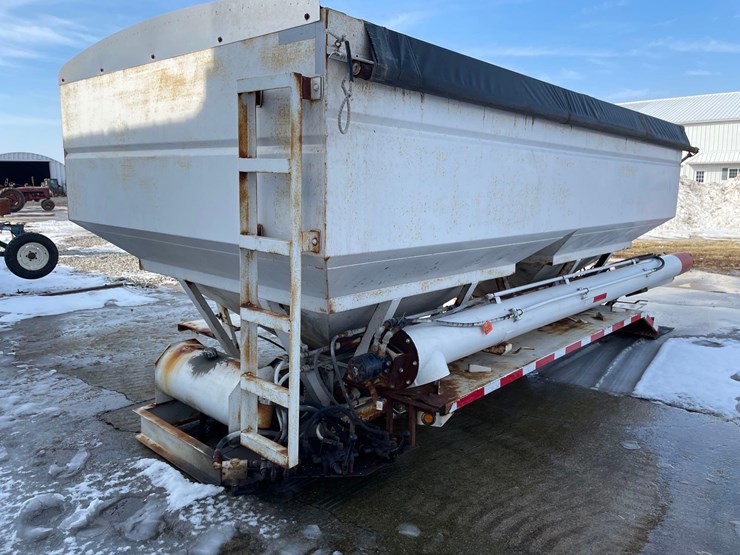 tag-#233,-chandler-16-ton-2-compartment-dry-fertilizer-tender-box-image-10