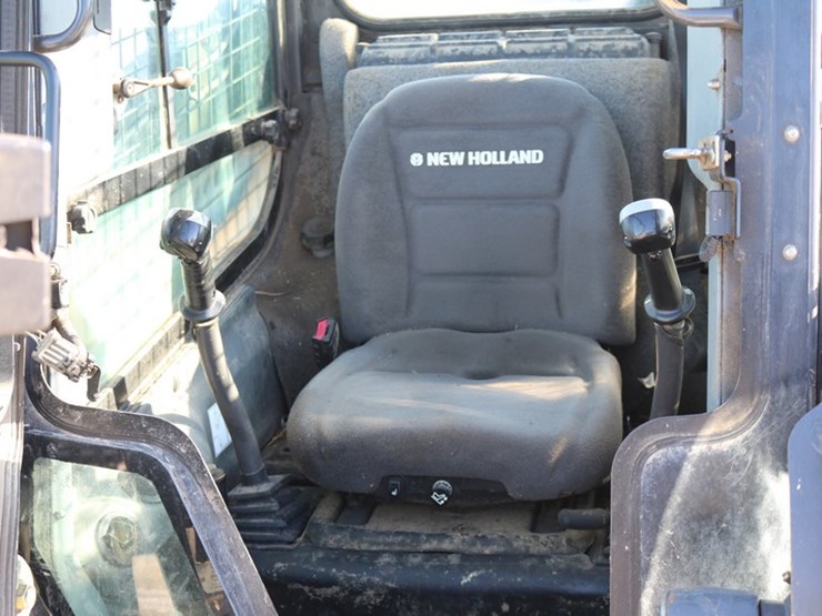 new-holland-l220-image-7