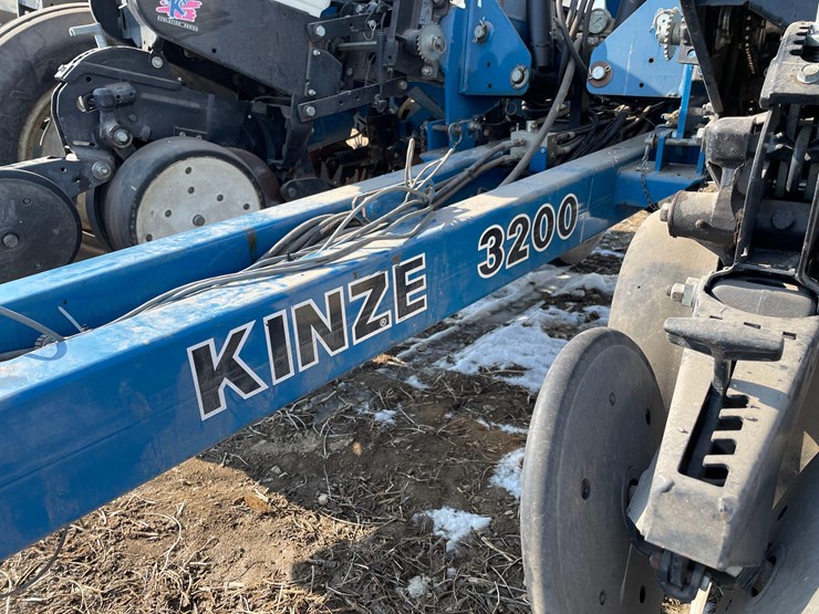 2008-kinze-3200-image-2