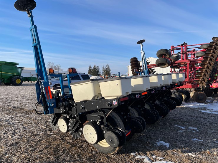 2010-kinze-3000-image-9