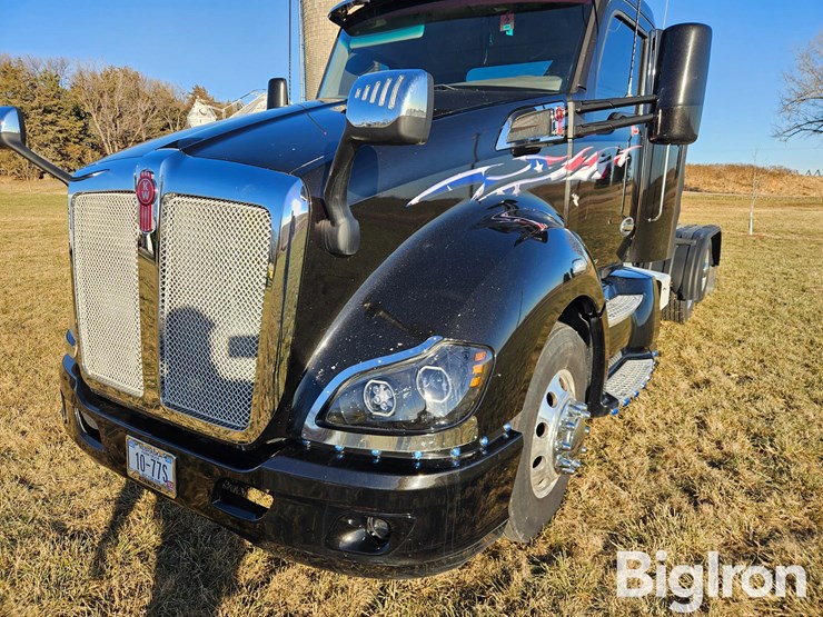 2014-kenworth-t680-image-10