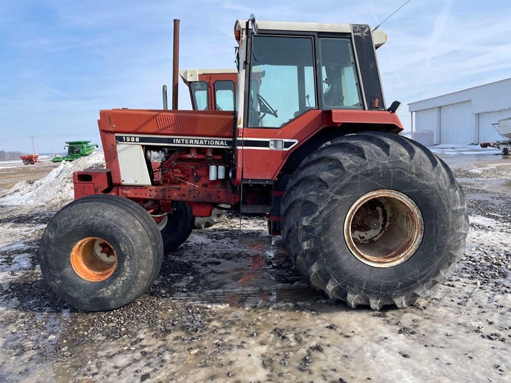 tag-#320,-1981-ih-1586-tractor-image-6