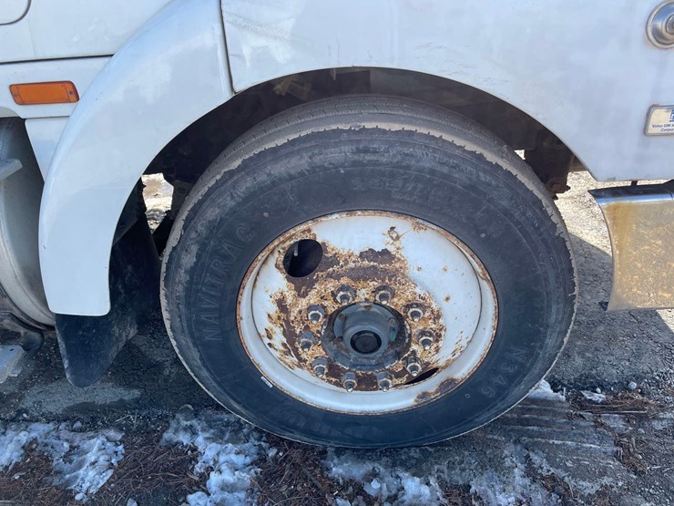 tag-#442,-1993-volvo-semi-tractor-image-15