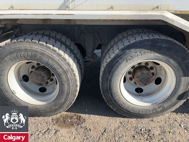 2016-freightliner-m2-106-image-11