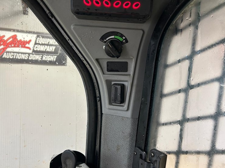 2020-caterpillar-259d3-image-52