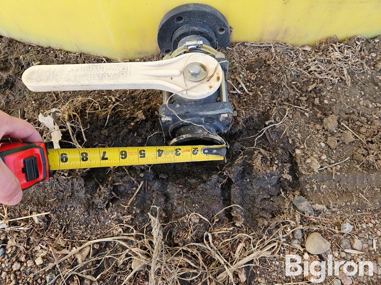 3000-gallon-vertical-poly-holding-tank-image-6