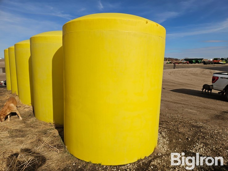 3000-gallon-vertical-poly-holding-tank-image-3