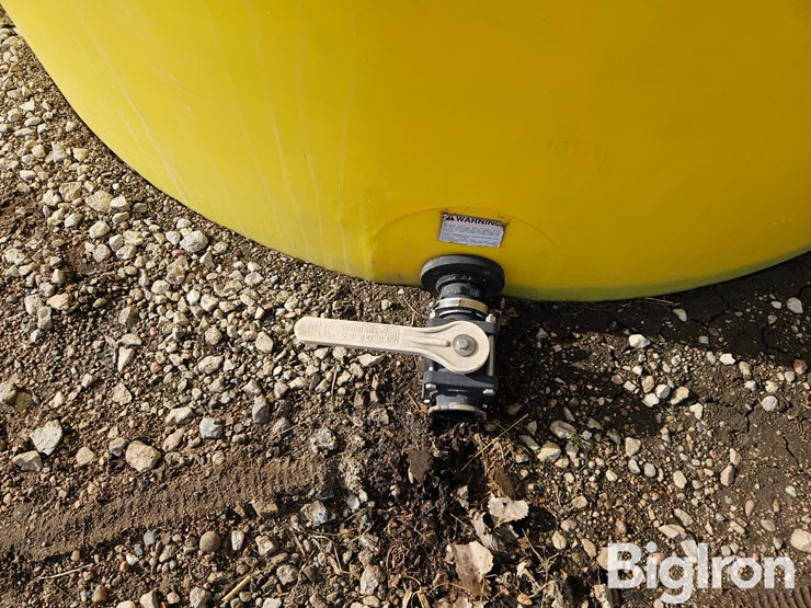 3000-gallon-vertical-poly-holding-tank-image-6