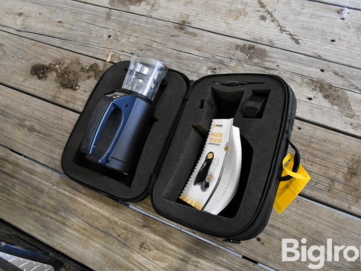 dickey-john-mini-gac-plus-moister-tester-image-1