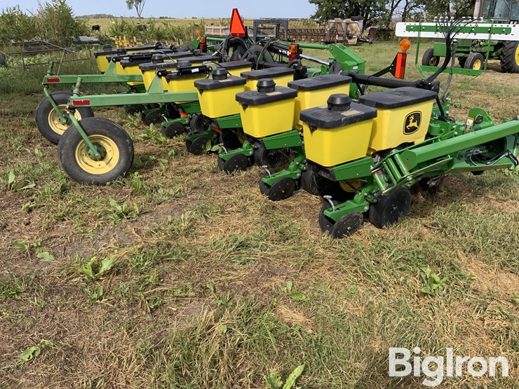 2015-john-deere-1725-image-5