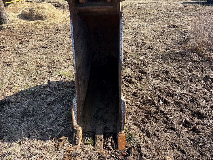 caterpillar-322-image-12