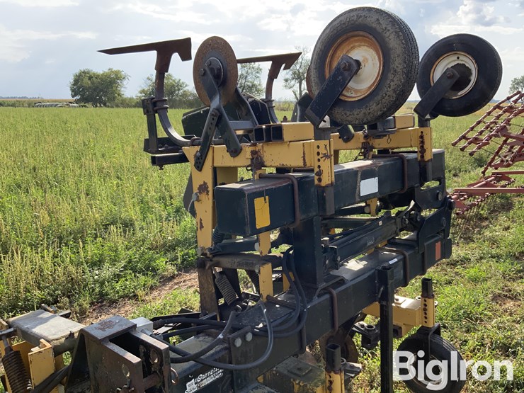 landoll-8r36-folding-cultivator-image-15