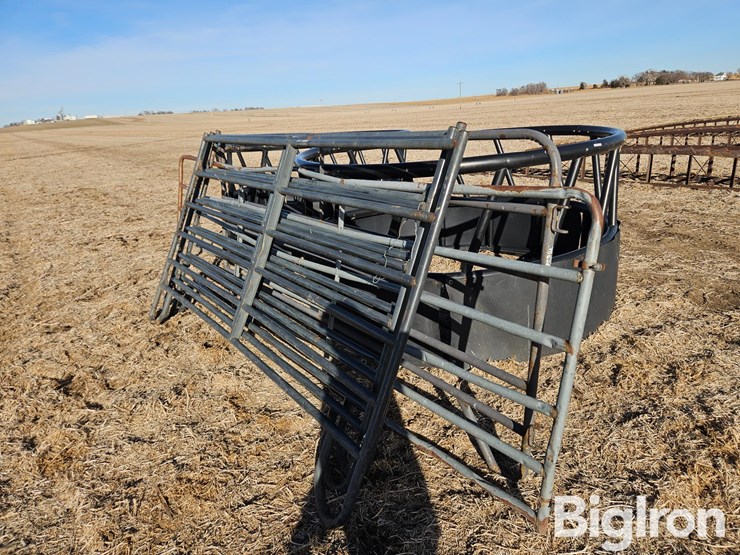 round-bale-feeders-&-livestock-panels-image-3