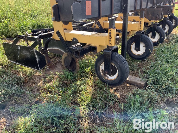 landoll-8r36-folding-cultivator-image-16