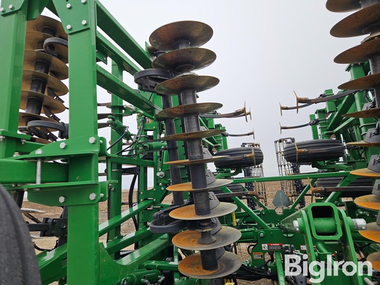 2015-john-deere-2310-image-13