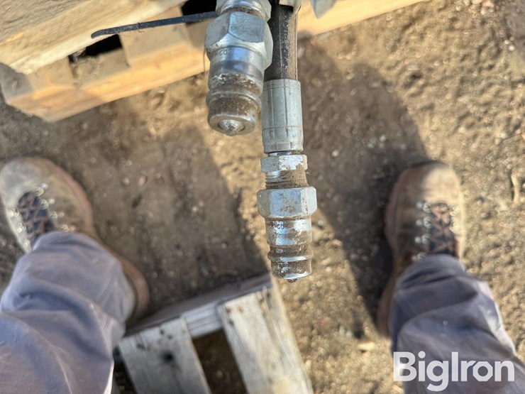 pro-trakker-hydraulic-guidance-hitch-image-10