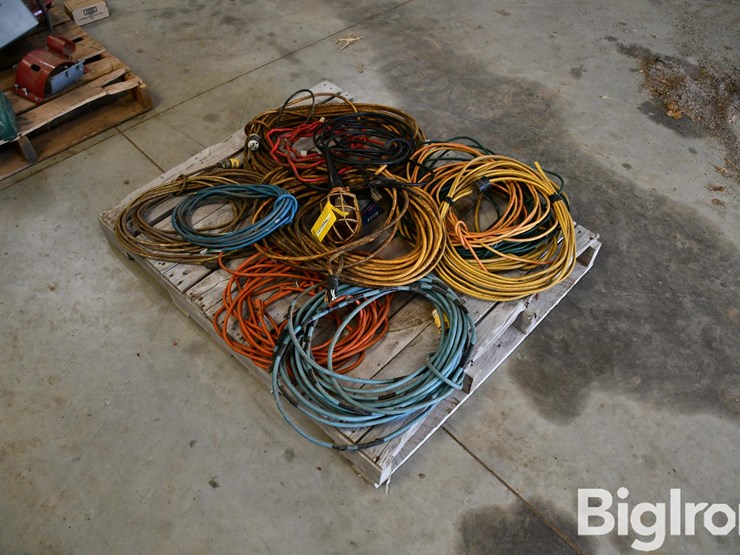 pallet-of-electric-cords-image-3