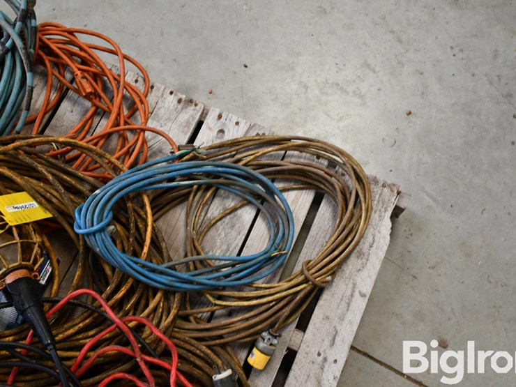 pallet-of-electric-cords-image-12