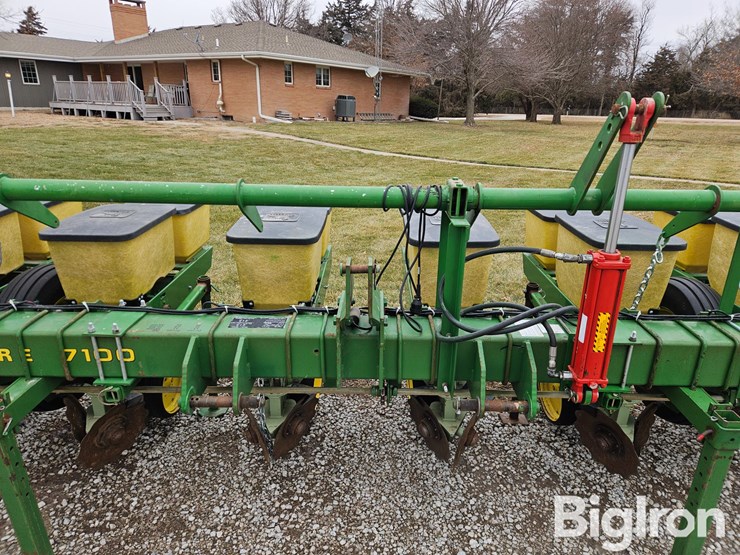 john-deere-7100-image-10