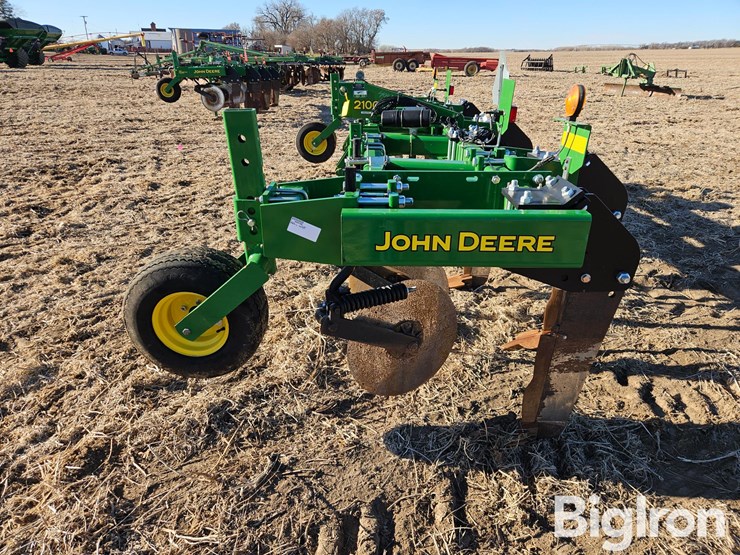 2016-john-deere-2100-image-8