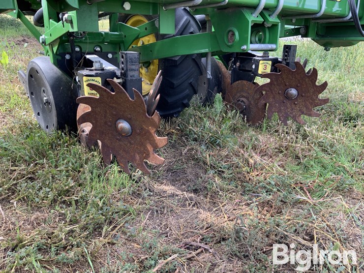 2015-john-deere-1725-image-10