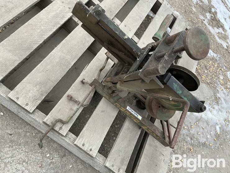 john-deere-antique-sickle-sharpener-image-10