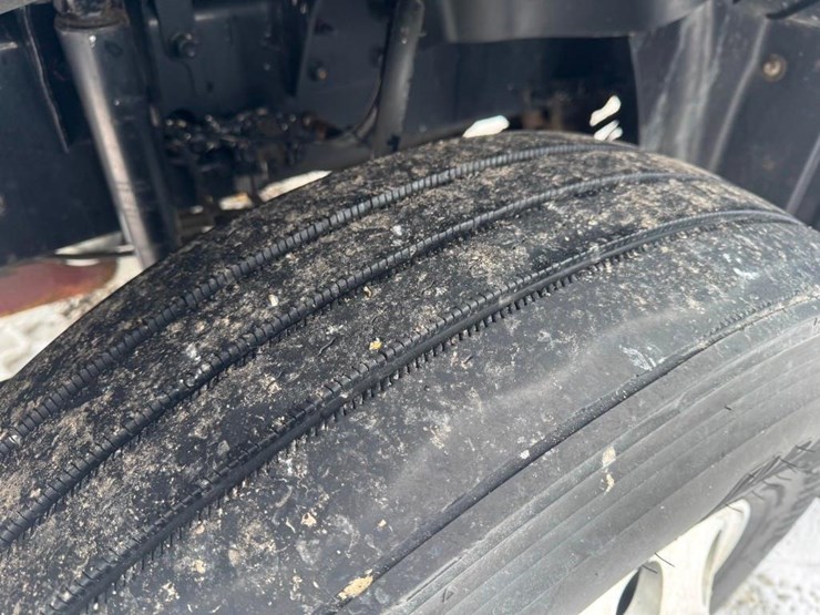 2018-mack-cxu613-day-cab-image-21