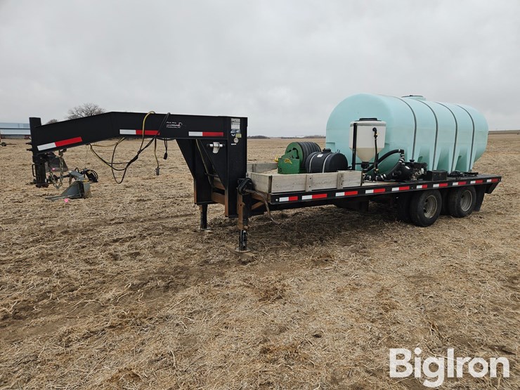 2010-neil-20'-t/a-gooseneck-nurse-tank/sprayer-trailer-w/duals-image-1
