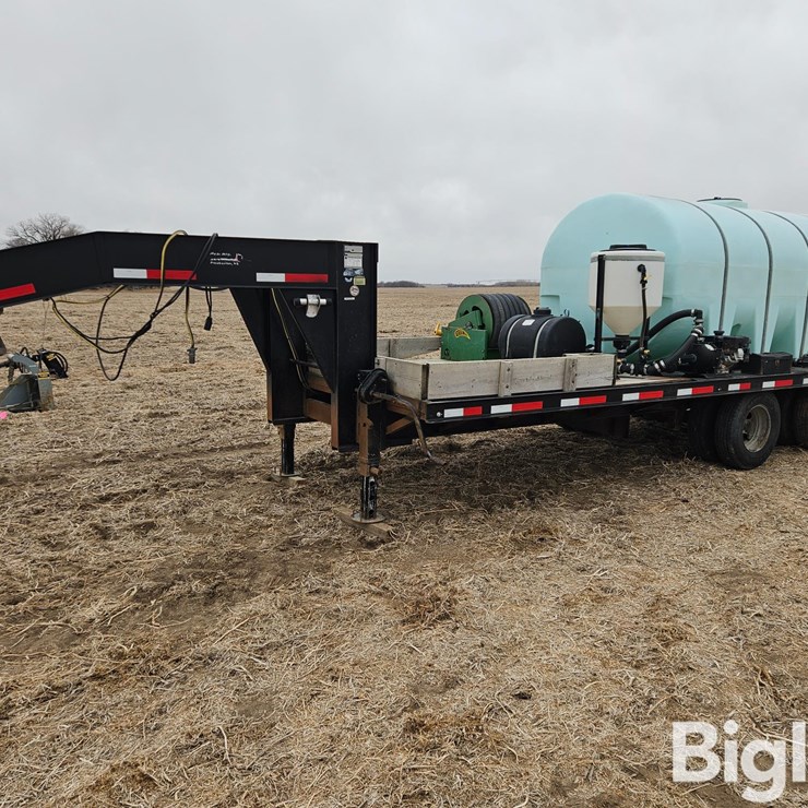 2010 Neil 20' T/A Gooseneck Nurse Tank/Sprayer Trailer W/Duals