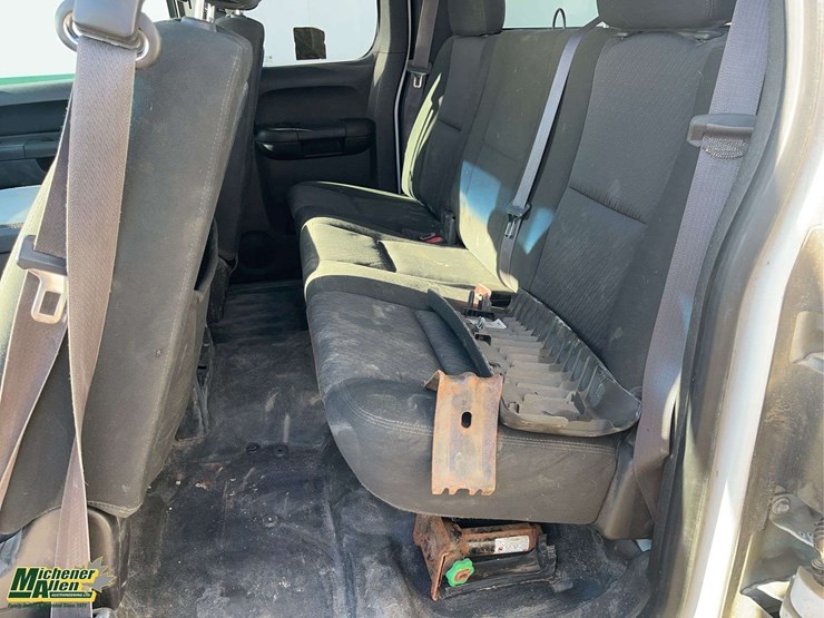 2012-chevrolet-silverado-2500hd-image-19