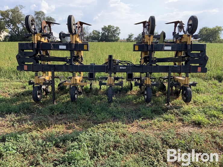 landoll-8r36-folding-cultivator-image-2