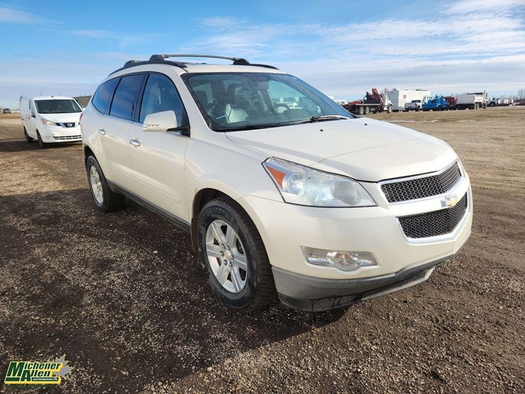 2011-chevrolet-traverse-image-2