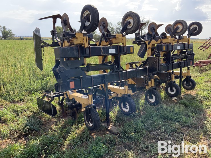 landoll-8r36-folding-cultivator-image-3