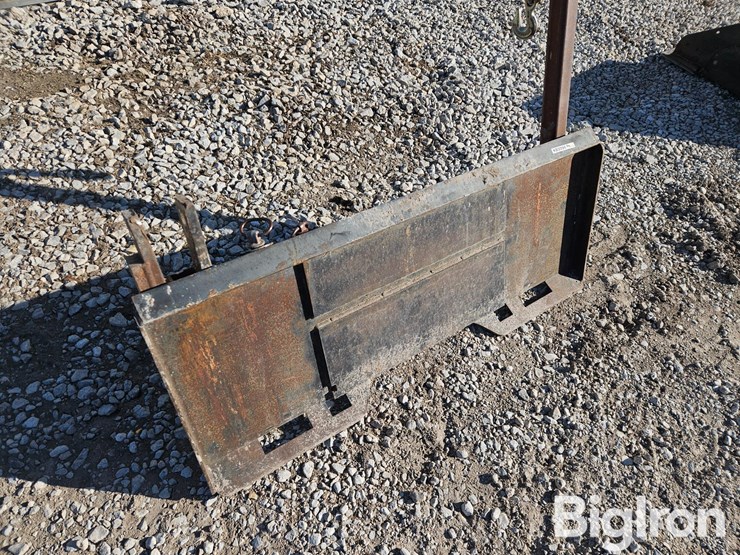 skid-steer-receiver-hitch-plate-w/accessories-image-1