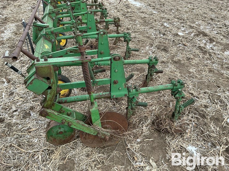 john-deere-cultivator-image-17