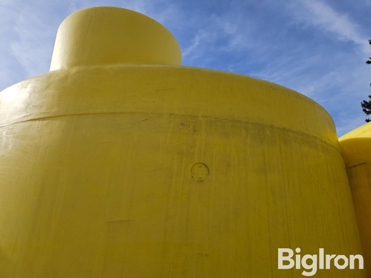 3000-gallon-vertical-poly-holding-tank-image-3