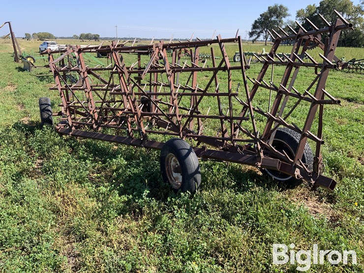 30’-5-section-folding-spiked-tooth-harrow-image-6