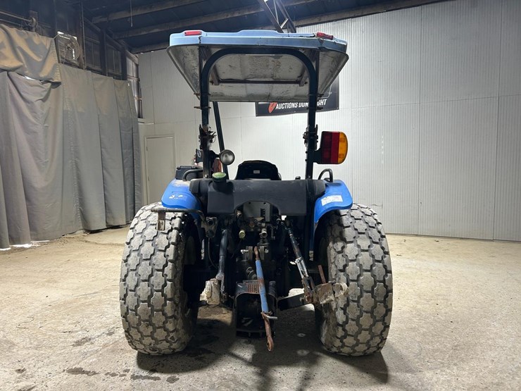 new-holland-tn70-image-3