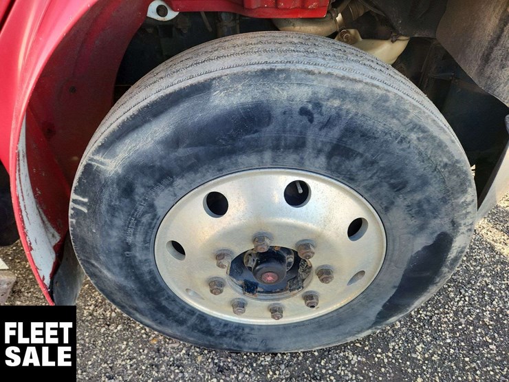 2012-freightliner-m2-106-image-28