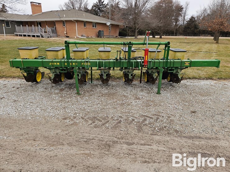 john-deere-7100-image-2